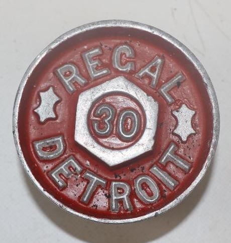 Regal 30 Detroit Aluminum Threaded Automobile Hubcap (1 of 2)