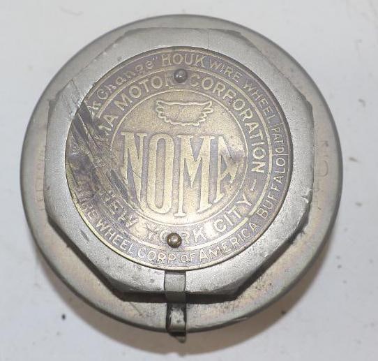 Noma Motor Corporation "Quick Change" Houk Wire Wheel Threaded Automobile Hubcap (1 of 2)