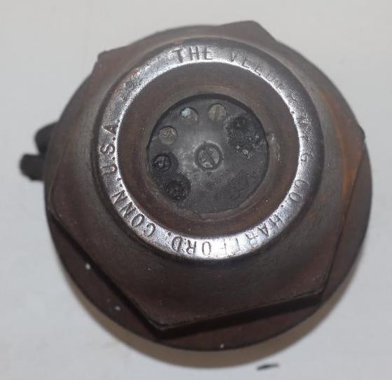 The Veeder MFG Co. Commercial Mile Counter Threaded Hubcap: 4.75" diameter missing site glass