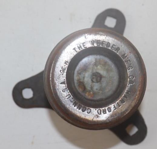 The Veeder MFG Co. Commercial Mile Counter Bolt On Hubcap: 5.50" diameter