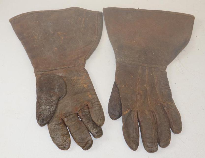 Early Automobile Leather Driving Gloves (1 of 2)