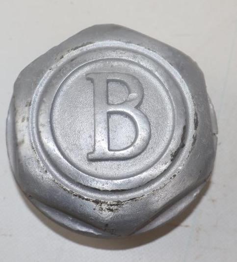 Embossed B Aluminum Threaded Automobile Hubcap (1 of 2)
