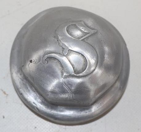 Sheridan Aluminum Threaded Automobile Hubcap (1 of 2)