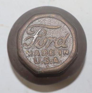 Ford Script Made In USA Threaded Automobile Hubcap (1 of 2)