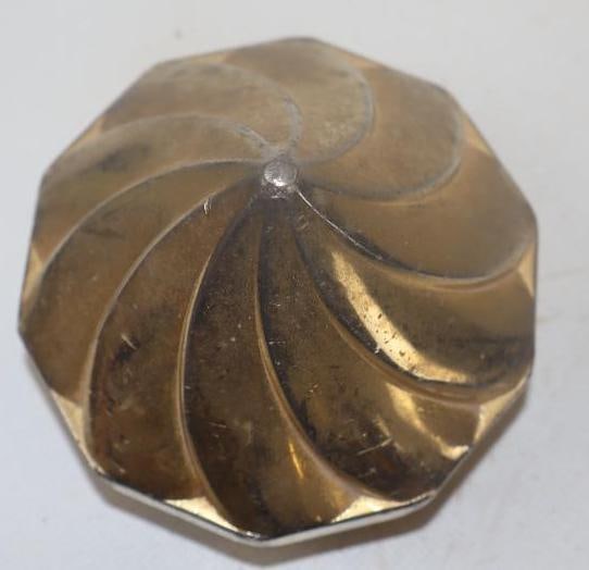 Pointed Threaded Automobile Hubcap: 3.75" diameter