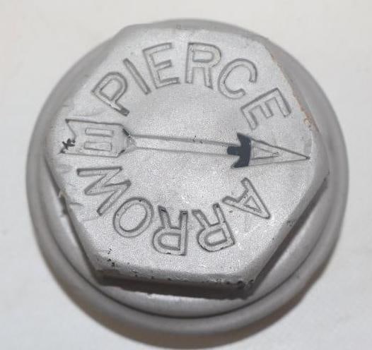 Piece Arrow Aluminum Threaded Automobile Hubcap (1 of 2)