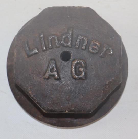 Lindner AG Cast Steel Threaded Tractor Hubcap (1 of 2)