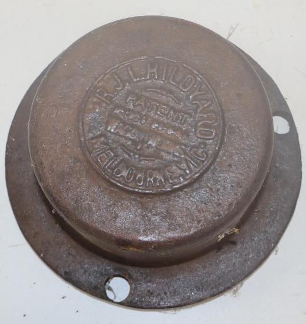 R.J.L. Hildyard Wagon Works Cast Steel Bolt On Hubcap: 7.50" diameter