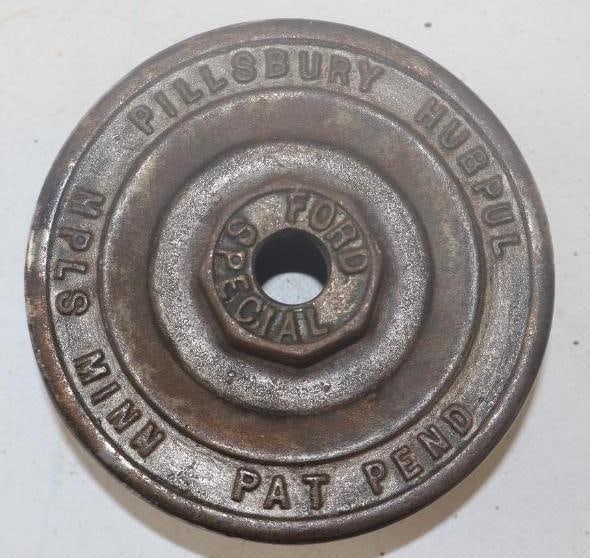 Pillsbury Hubpul Ford Special Threaded Automobile Hubcap (1 of 2)