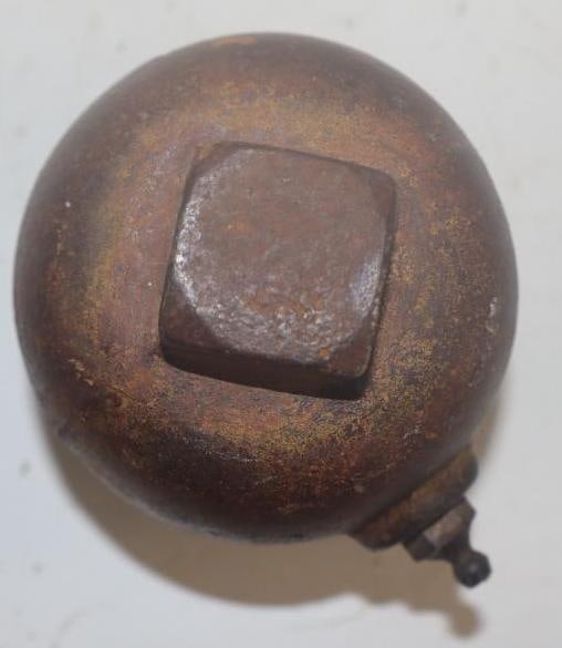 Sunshine Cast Steel Threaded Tractor Hubcap (1 of 2)