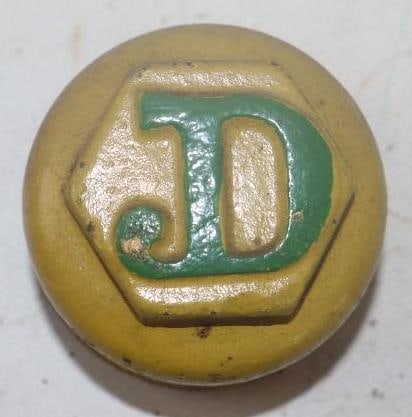 John Deere Cast Steel Threaded Tractor Hubcap (1 of 2)