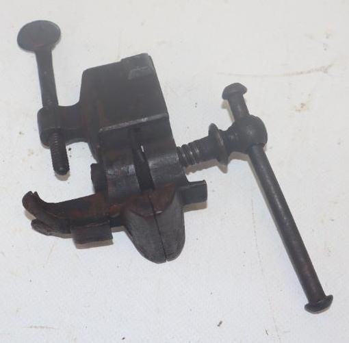 Early Black Smith Workbench Vise (1 of 2)
