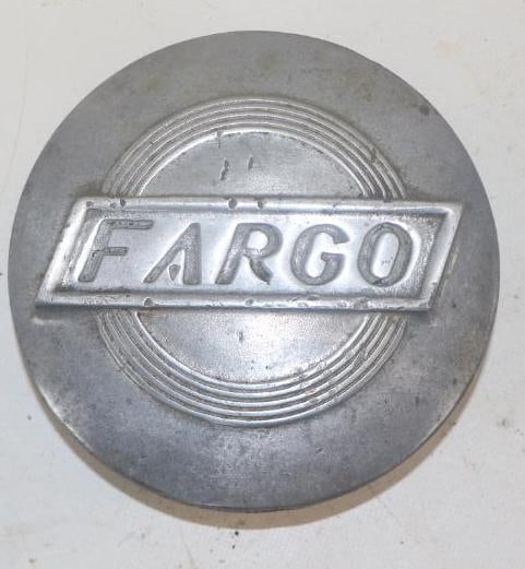 Fargo Chicago Truck Cast Aluminum Threaded Hubcap (1 of 2)
