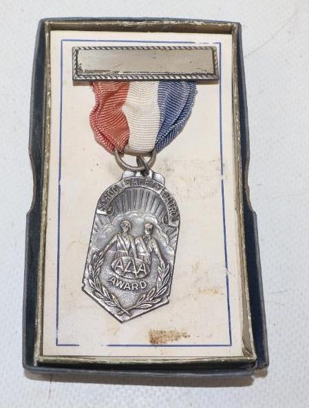 AAA School Safety Award Pin Back Ribbon Badge (1 of 2)