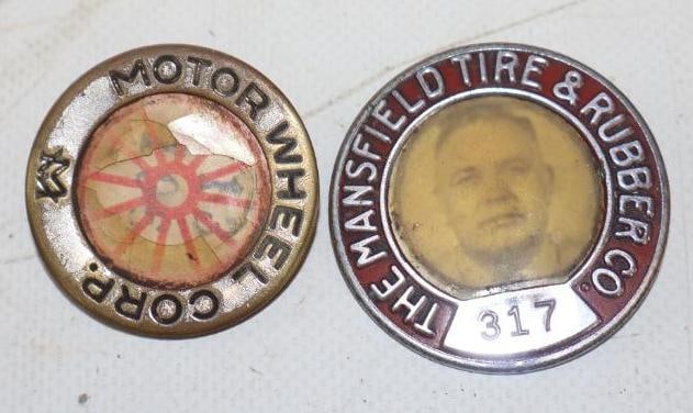 Group of 2 Motor Wheel Corp And Mansfield Tire Employee Pin Back Badges (1 of 2)