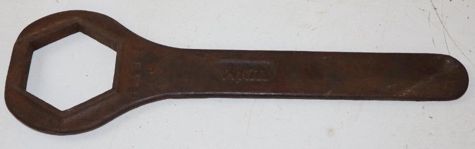 Embossed White Motor Car Co Hubcap Wrench (1 of 3)