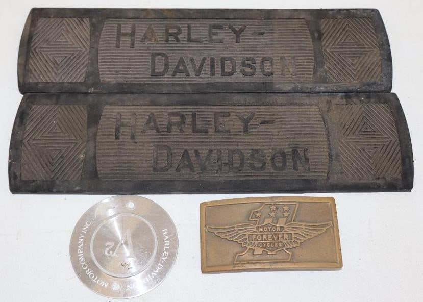 Group of 4 Harley Davidson Belt Buckle, Center Cap And Rubber Foot Treads (1 of 2)