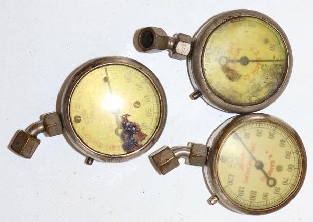 Group of 3 US Gauge Balloon Tire Pressure Gauges: largest is 3" x 2"