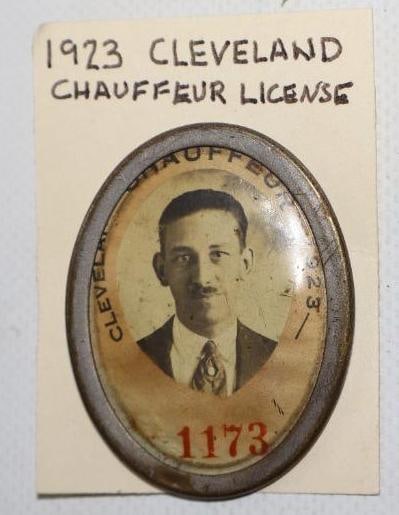 1923 Cleveland Ohio Chauffeur Licenses Pin Back Badge (1 of 2)