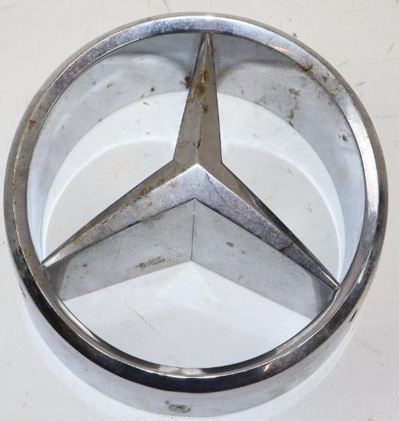Mercedes Benz Radiator Grill Emblem (1 of 3)