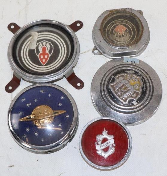 Group of 5 Different Oldsmobile Horn Buttons: largest is 3.50" diameter