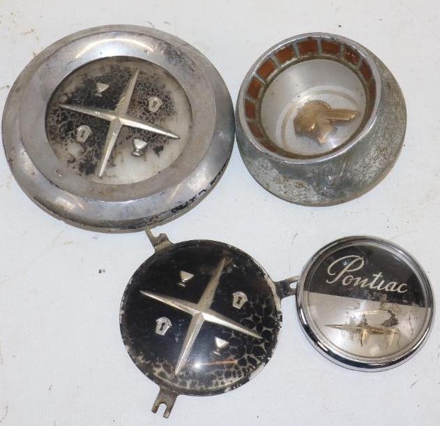 Group of 4 Pontiac And DeSoto Horn Buttons: largest is 5" diameter