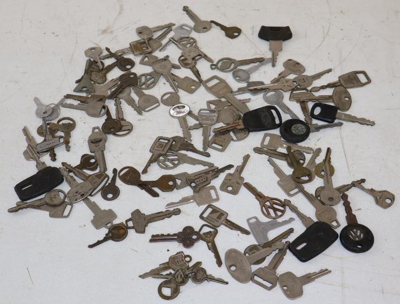 Group of 100 Ford, Buick, Toyota, VW, Mercedes And Other Car Manufacture Ignition And Door Keys (1 of 3)