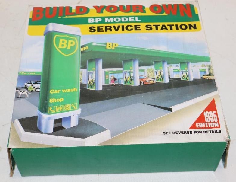 1995 Build Your Own BP Model Service Station In Original Box (1 of 4)