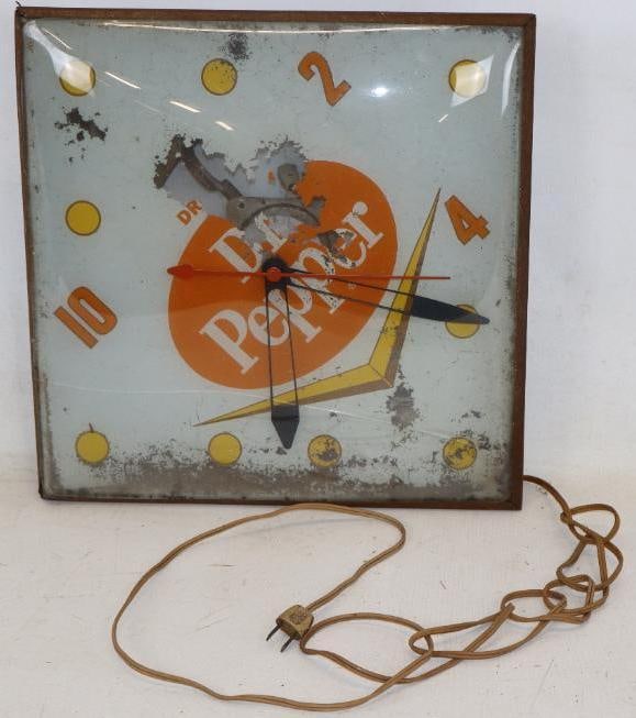 Drink Dr Pepper 10-2-4 Light Up Clock (1 of 2)