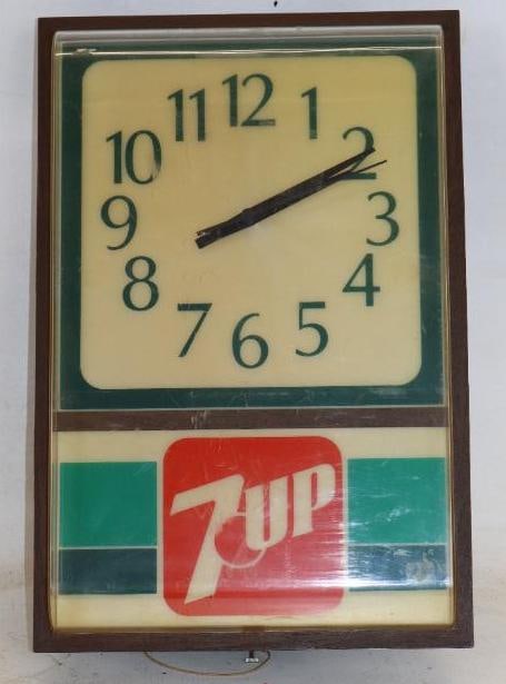 7-up Light Up Indoor Electric Advertising Clock Sign (1 of 4)