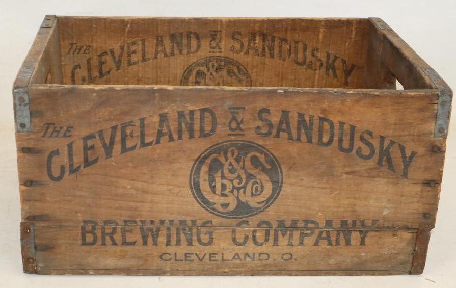 The Cleveland & Sandusky Brewing Company 24 Bottle Wooden Carrying Crate: Has no dividers. 21" x 13.5" x 10.25"