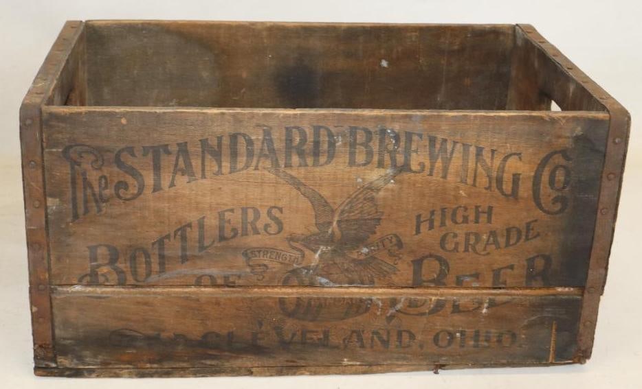 The Standard Brewing Company of Cleveland Ohio 24 Bottle Wooden Carrying Crate (1 of 4)