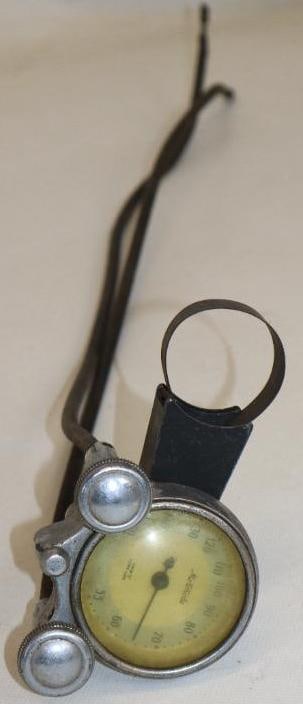1930's Motorola Twin (8) Altra Deluxe Tire Pressure Gauge (1 of 3)