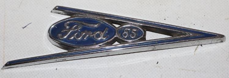 1937 Ford Deluxe 85 V8 Grill Emblem (1 of 2)