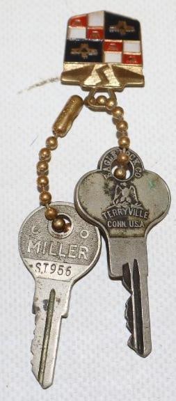 Pair of Early Studebaker Motor Car Co. Ignition Keys (1 of 2)