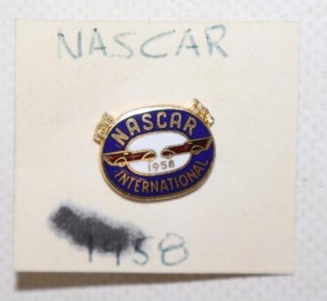 1958 Cloisonne Nascar International Lapel Pin (1 of 2)