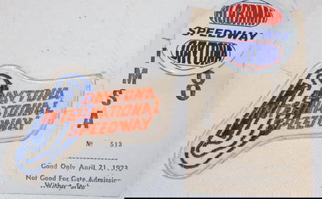 Group of 2 Daytona International Speedway Shirt Patch And Alabama Speedway Unused Pin Back Badge (1 of 4)