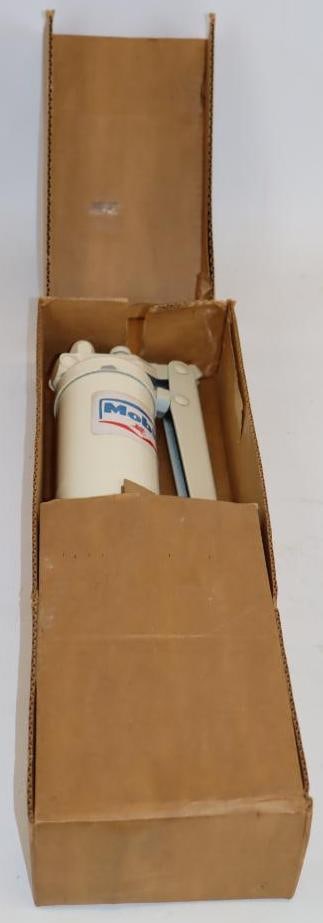 Socony Mobil "Giant" Grease Gun in Original Box: 17" x 5" x 2.75"