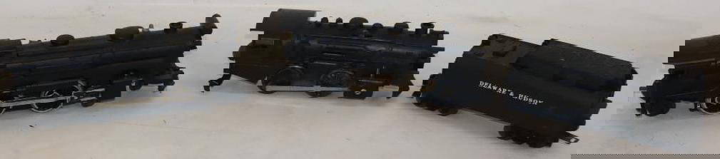 Group of 3 Lionel Locomotives And Coal Tender Car (1 of 4)