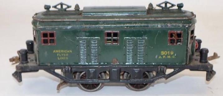 1920's American Flyer 3019 O Gauge Passenger Car: 10" x 4.5" x 2.5"
