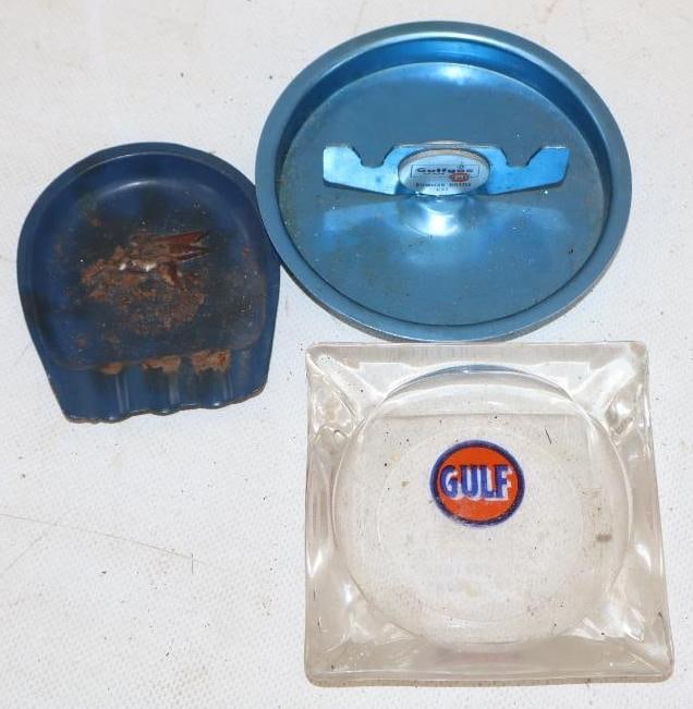 Group of 3 Gulf, and Socony Mobil Advertising Ash Trays: Largest is 4" x 4" x 2"