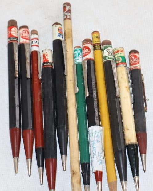 Group of 12 Kendall, Quaker State, Amoco, Atlantic, En-Arco, Pennzoil, and Phillips 66 Oil Can (1 of 4)