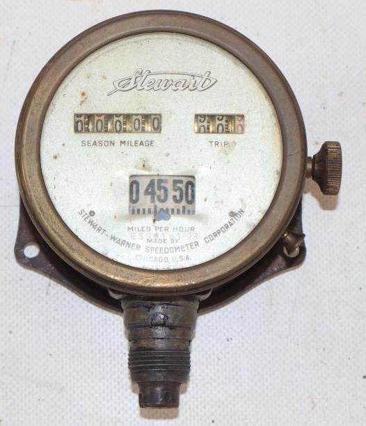 Early Automobile Stewart-Warner Speedometer (1 of 2)