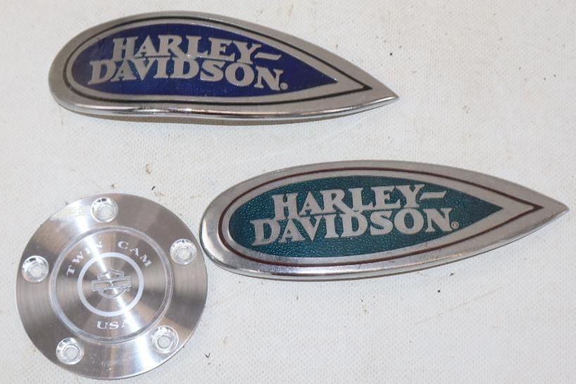 Group of 3 Harley Davidson Emblems and Twin Cam Timing Point Cover (1 of 2)