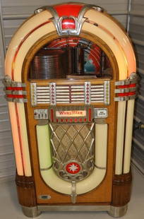 Wurlitzer Model 1015 Bubbler Phonograph Music Coin Operated Jukebox: Lights up, appears to be in very good condition, has no records and is untested. Keys are included. 32" x 23" x