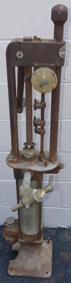 Bowser 1 Gallon Self Measuring Curbside Gas Pump (1 of 9)