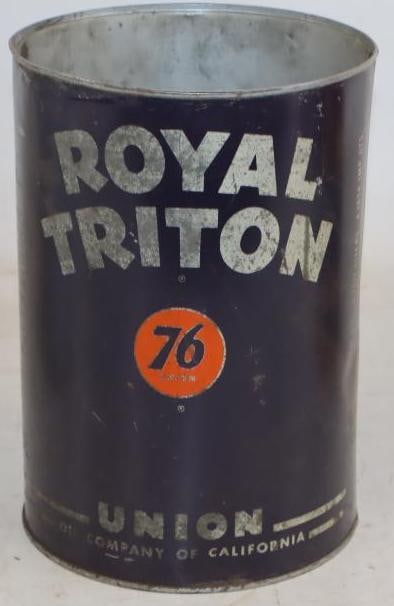 Royal Triton Union 76 Five Quart Metal Oil Can (1 of 2)