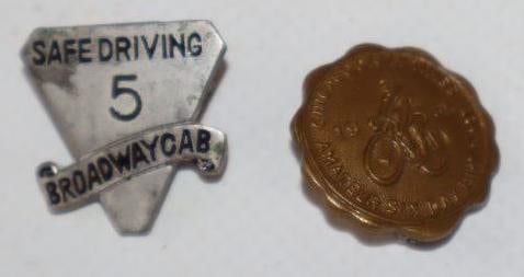 Group of 2 Broadway Cab & Chicago Daily Times 1935 Day Race Pinback Badges (1 of 4)