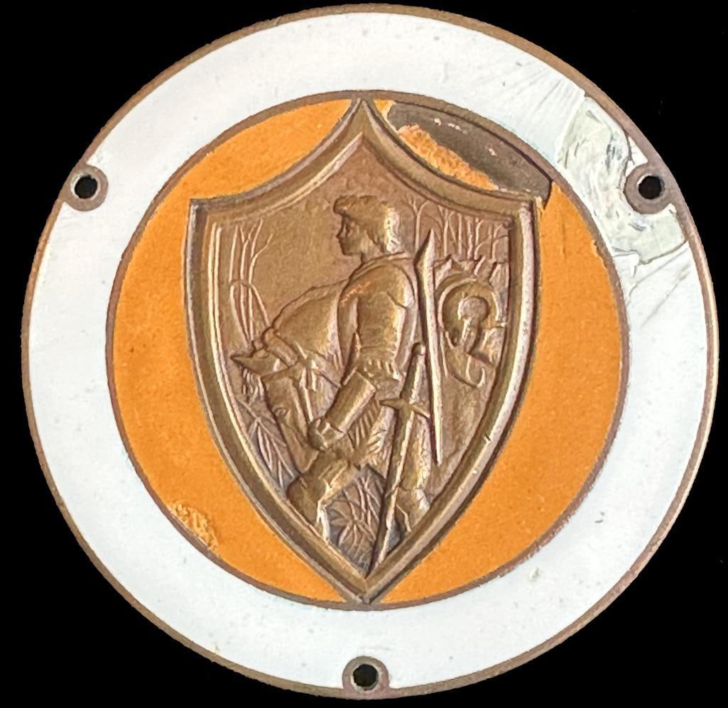 1922-1923 Yellow Knight Radiator Emblem (1 of 2)