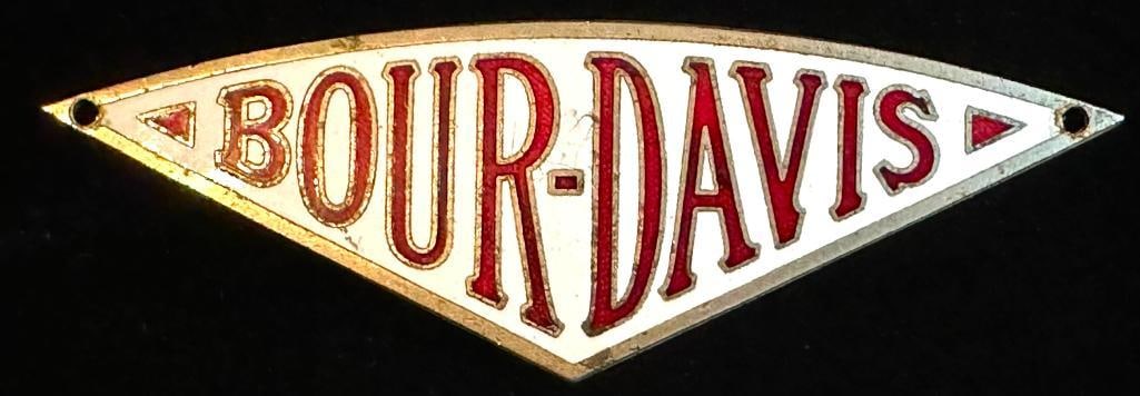 1919-1922 Bour Davis Radiator Emblem (1 of 2)